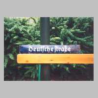 111-1075 Original-Strassenschild aus Wehlau. Gekauft durch Frau Regine Feld von einem Russen in Wehlau am 17.06.01, gestiftet dem Wehlauer Heimatmuseum..jpg